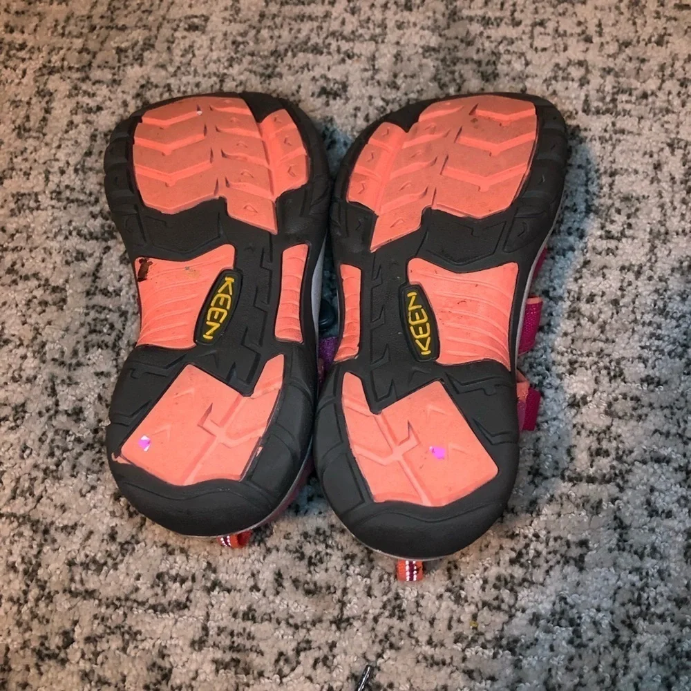 Keen Very Berry & Fusion Coral Newport H2 Sandals Size 4